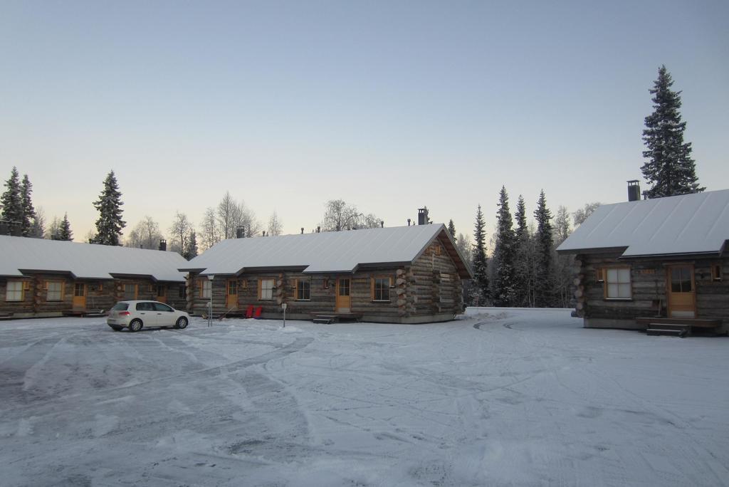 Lost Inn Cabins Akaslompolo Bagian luar foto